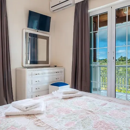 Zante 5 Bedroom With Private Pool And Basketball Court Villa Langadhákia